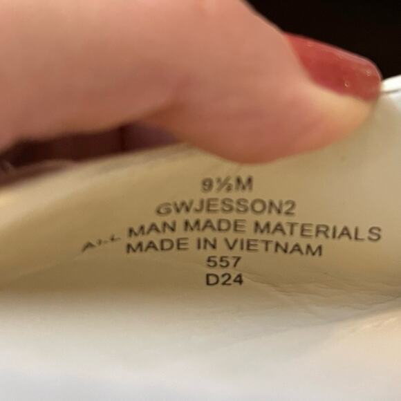 Guess Jesson Kitten Heel Pumps 9.5M Pointed Toe Slingback Logo Medallion - Picture 9 of 9